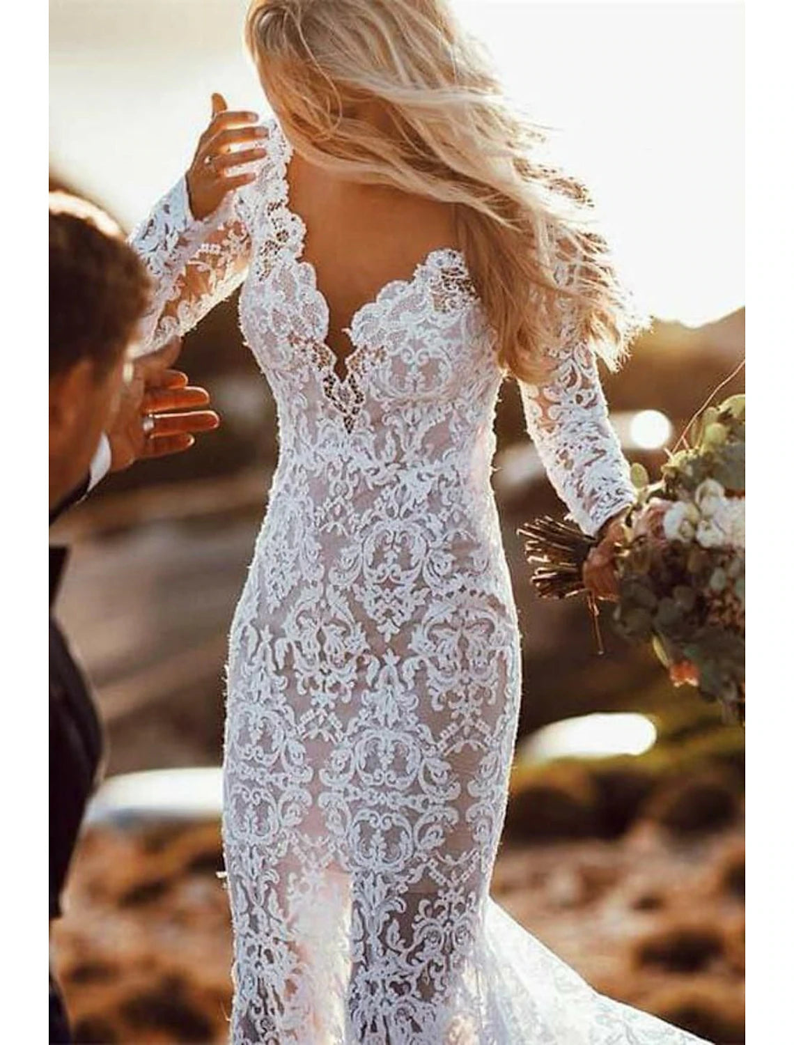 Beach Open Back Boho Wedding Dresses Mermaid / Trumpet V Neck Long Sleeve Court Train Lace Bridal Gowns With Appliques